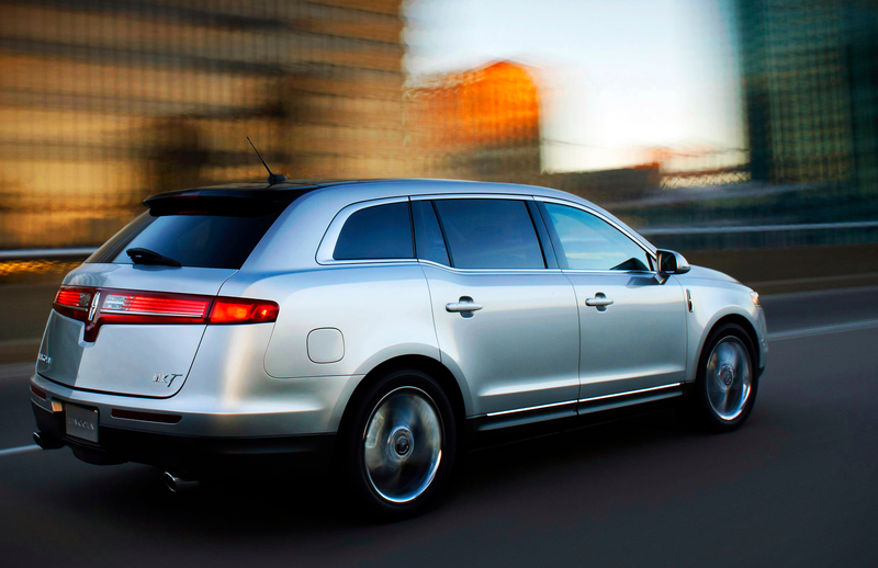 Illustration for article titled 2010 Lincoln MKT: Crossover For The Super-Segmented Masses